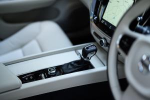 Volvo S60 T4 Momentum 2019 года  (JP)
